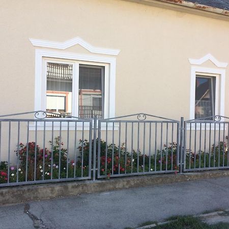 Teraszos Haz Hotel Balatonlelle Exterior photo